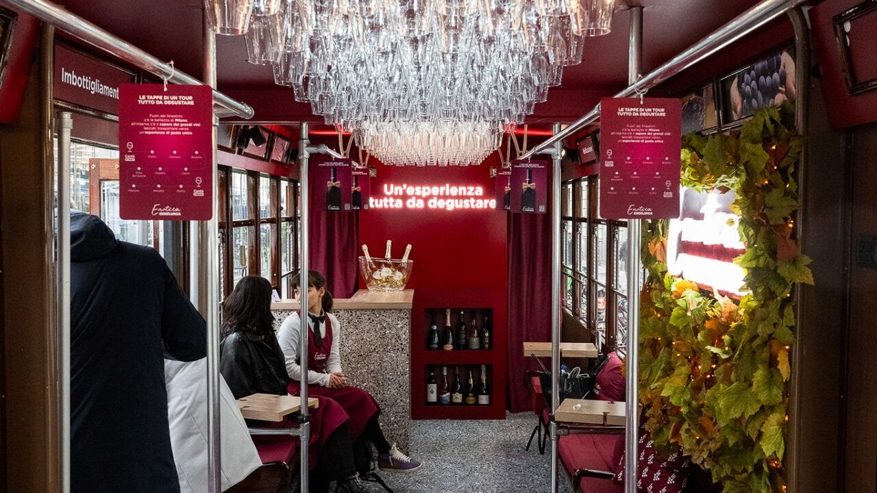 Un tour nel cuore di Milano per presentare la nuova Enoteca online